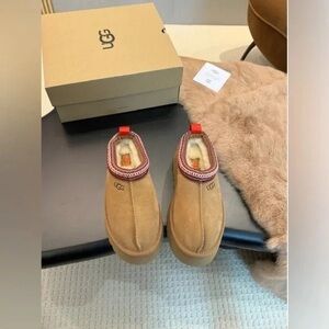 UGG Tazz Platform Slippers Chestnut Sandals